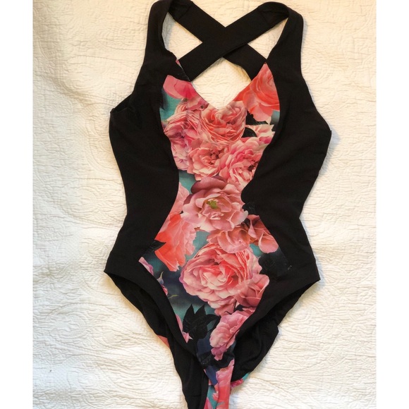 lululemon athletica Other - Floral Lululemon Reversible Body suit